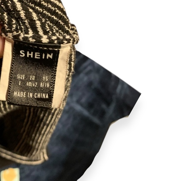 SHEIN Black and White Checkered Crop Top - Picture 5 of 5